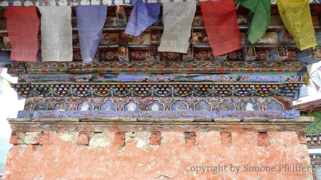 In Thangbi Lhakhang we throw ourselves an iron chain cape. www.explorations-travel.com Thangbi Lhakhang
